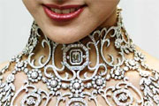 Gold slips from 3-week high, down Rs 315 on profit-selling Gold slips from 3-week high, down Rs 315 on profit-selling